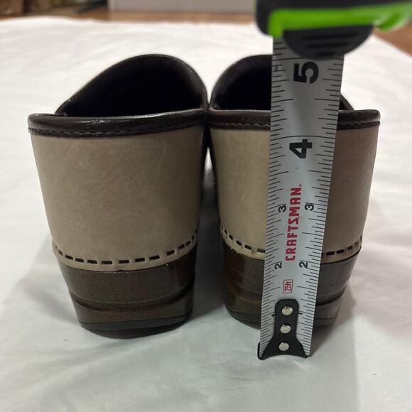 Dansko Womens 9.5 10 Professional Clogs Slip on Closed Toe Chunky Workwear Comfy - Picture 9 of 12